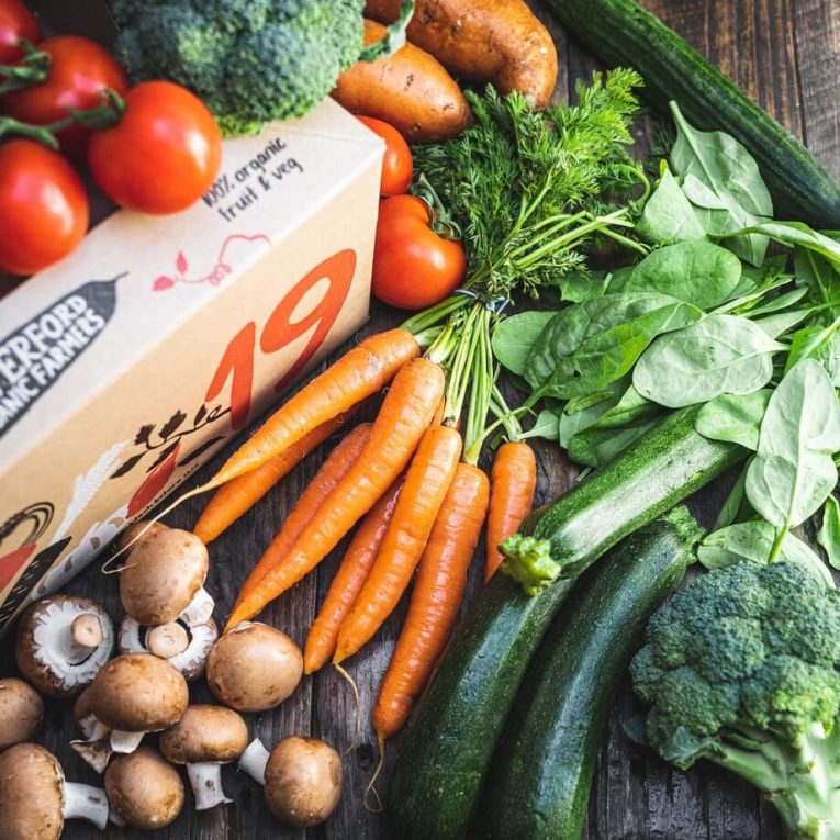 familiar-favourites-organic-veg-box-920x920-8c4949ed20795f47876cb3a1d2c95c59